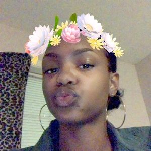 Meet your Posher, Briana